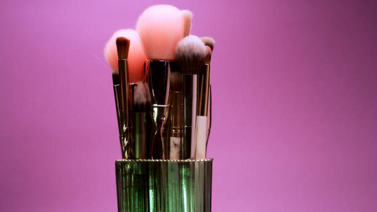 Makeup brush cleaner 